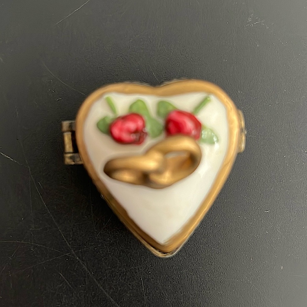Vintage hinged ceramic trinket box